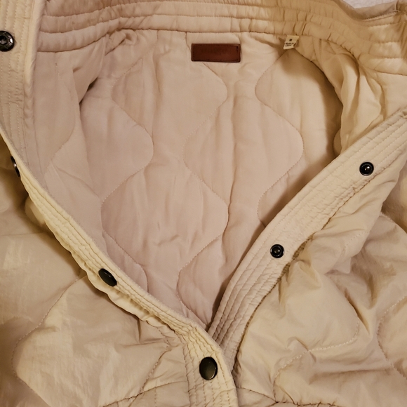 Umgee Women's Quilted Lightweight Jacket. Off white. Size Medium. Button up - Picture 6 of 6